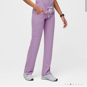 Figs scrubs/ Kade Cargo scrub pants/ lavender dew/ size M/ new with tags